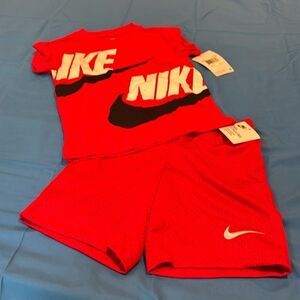 Nike two-piece set new with tags size-4-5